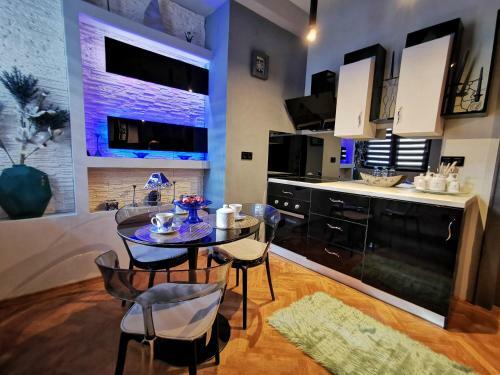 Crystal Central Apartment
