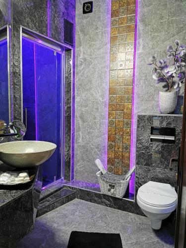 Crystal Central Apartment