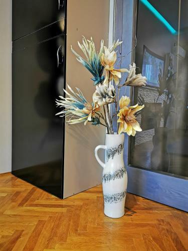 Crystal Central Apartment