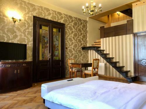 Aristocrat Vintage Apartment