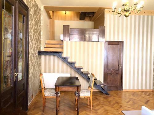 Aristocrat Vintage Apartment