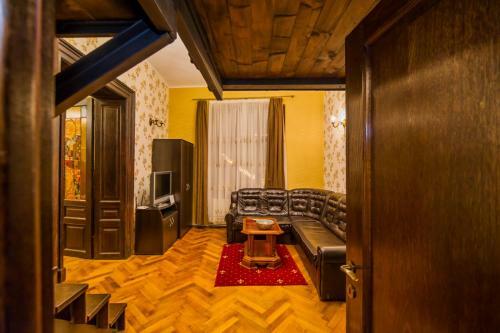 Aristocrat Vintage Apartment
