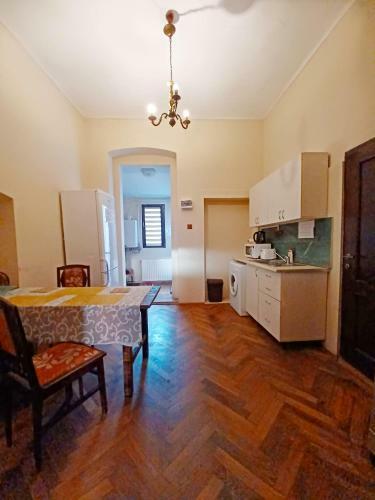 Aristocrat Vintage Apartment