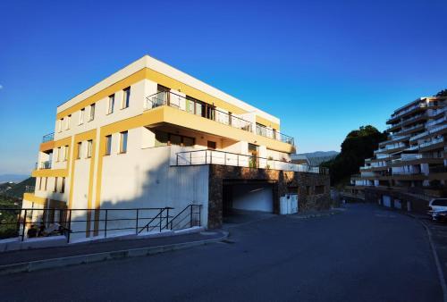 Coroni Seasons Apart With Jacuzzi & Panoramic View