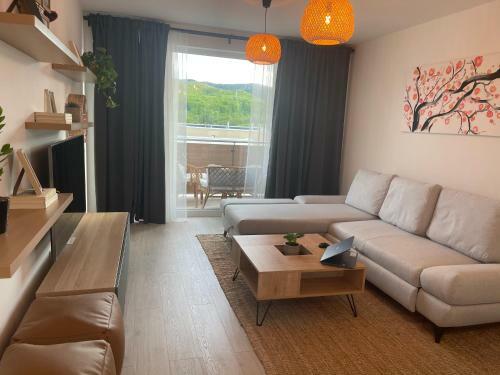 Cozy One Bedroom Apartment With Mountain View