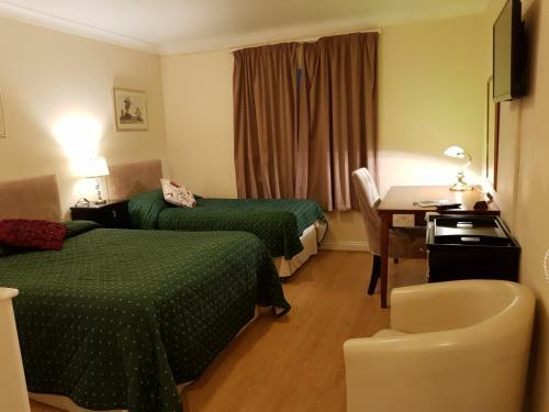 School House Hotel & Restaurant
