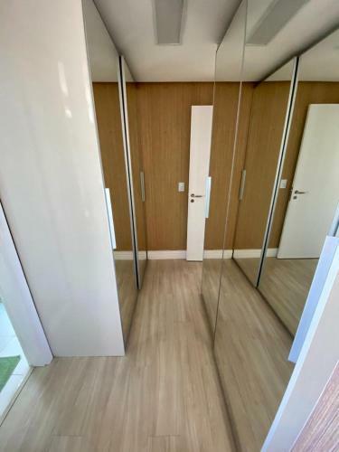 Apartamento Cobertura Com 02 Quartos Climatizados, Piscina E Vista Mar