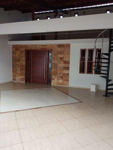 Casa Confort�vel E Espa�osa, Pr�ximo � Orla.