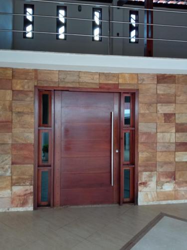 Casa Confort�vel E Espa�osa, Pr�ximo � Orla.