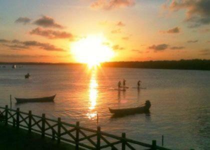 Chal� De Madeira Por Do Sol