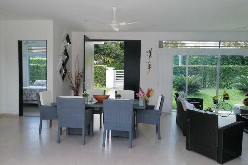 Hermosa Villa Privada En Condominio