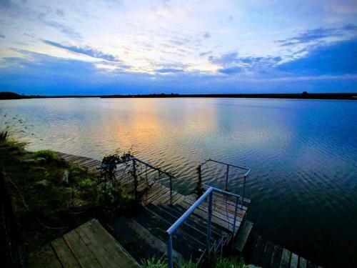 Conacul De La Lac