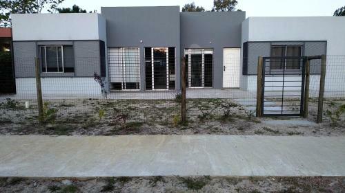 Casa Las Toscas 4 Dorm. 2 Ba�os, Fondo, Parrillero