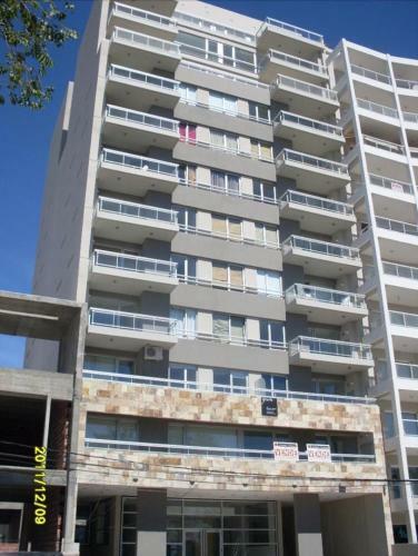 Apartamento Departamento En Edificio Madryn II