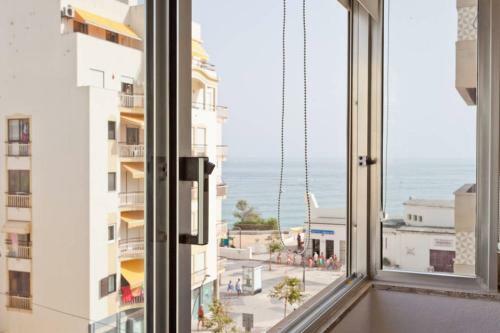 Beach Apartment - Sea View- Walk To The Beach - Algarve