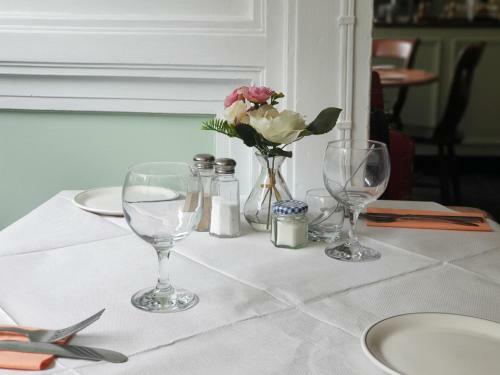 Hostal Fleur De Lys Inn