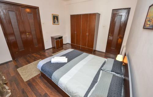 Adam And Eve Luxury Apartments