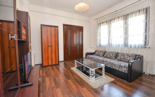 Adam And Eve Luxury Apartments