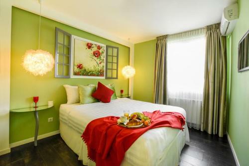 New - Luxurious Old Town Apartment - Homey Residence