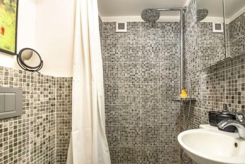 New - Luxurious Old Town Apartment - Homey Residence