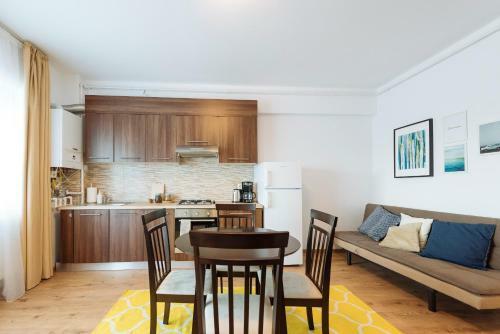 Sunny Muncii Apartment