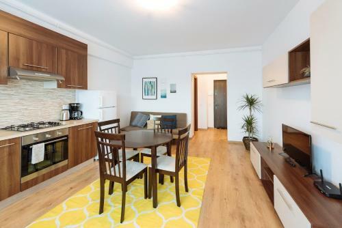 Sunny Muncii Apartment