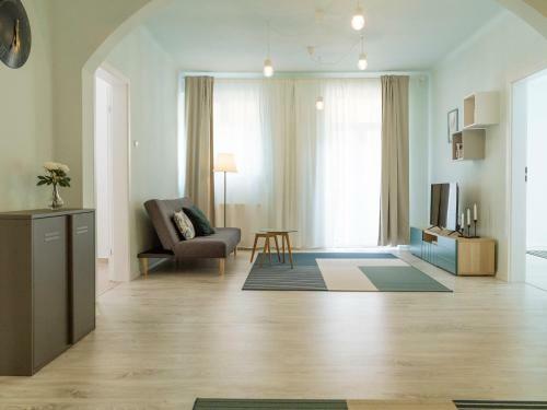 Spacious & Quiet - City Center - 2br Apartment
