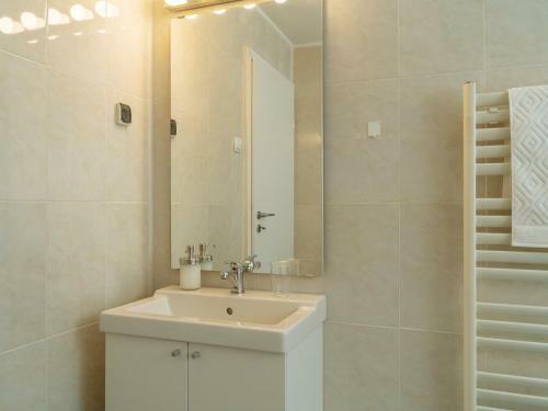 Spacious & Quiet - City Center - 2br Apartment