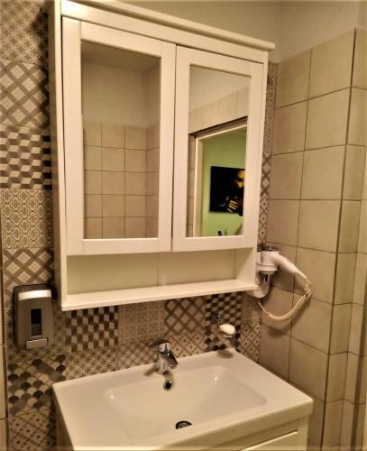 Bohemian Apartment 9b, Romana Square