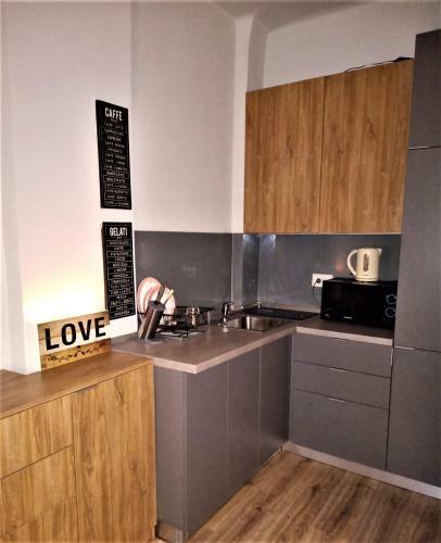Bohemian Apartment 9b, Romana Square