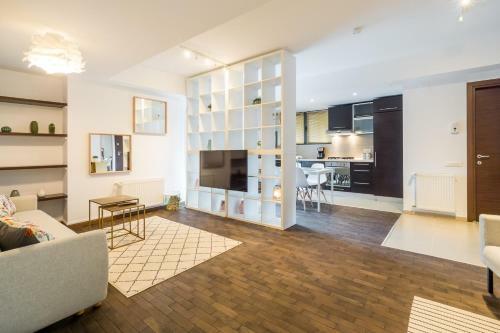 Luxury-central Apartment-victoriei Square-subway