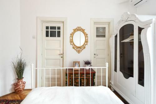 The Little Paris Apartment In Central Bucharest
