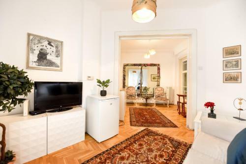 The Little Paris Apartment In Central Bucharest