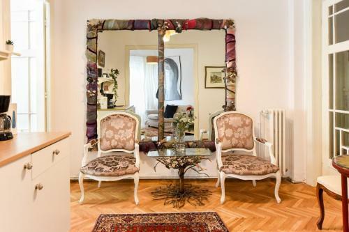The Little Paris Apartment In Central Bucharest