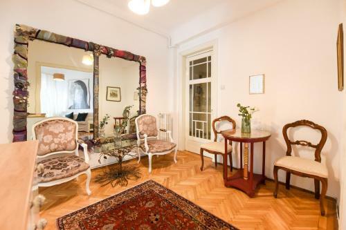 The Little Paris Apartment In Central Bucharest