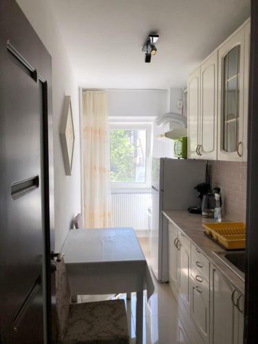 Apartamento Le Gar�on De Cristina-simple,quiet,spacious Studio