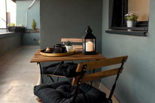 Marble & Pastels - Homey Central Apartment