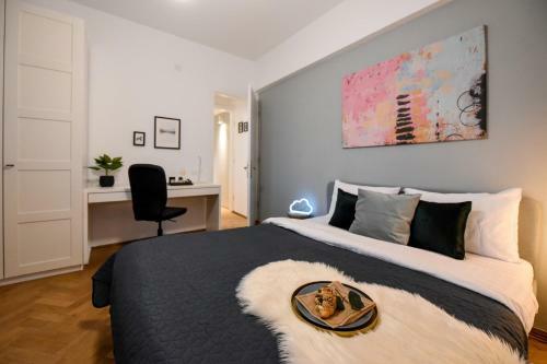 Marble & Pastels - Homey Central Apartment
