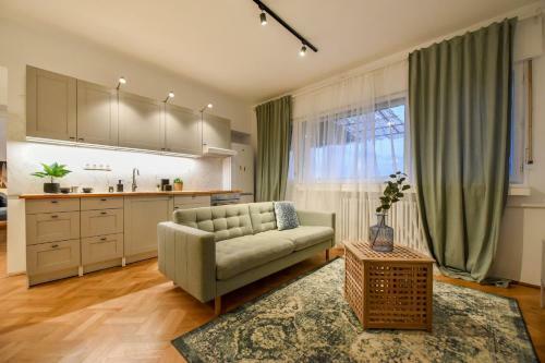 Marble & Pastels - Homey Central Apartment