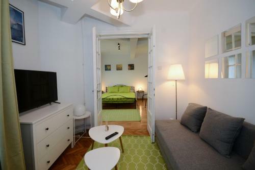 Stay Inn Apartments