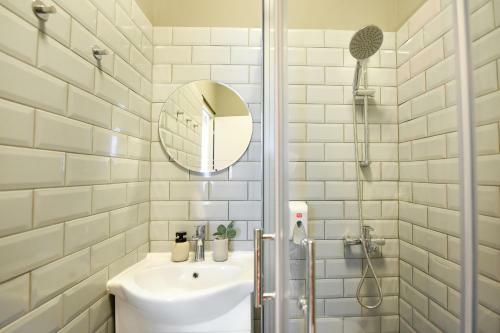 Apartamento The Mini Industrial. Small Magheru Studio
