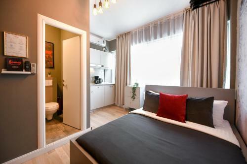 Apartamento The Mini Industrial. Small Magheru Studio