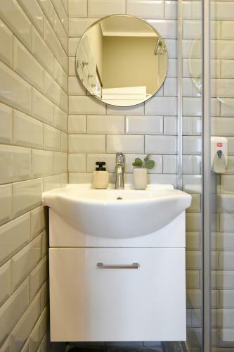 Apartamento The Mini Industrial. Small Magheru Studio