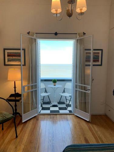 Apartamento Frente A La Playa Pocitos - A Nuevo!