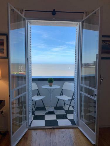 Apartamento Frente A La Playa Pocitos - A Nuevo!