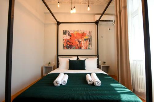 The Industrial. Huge Unirii Square Apartment