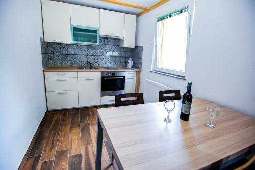 Apartmaji Pri Kozmavo - Little House