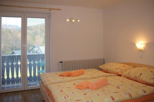 Hostal Apartments And Rooms Cerkovnik