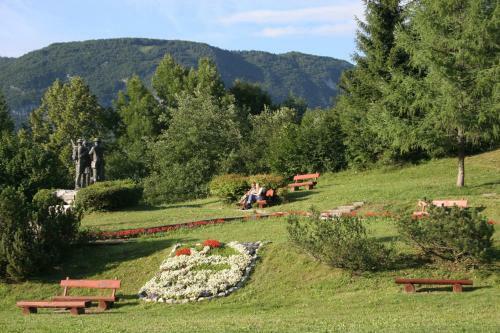 Hostal Apartments And Rooms Cerkovnik