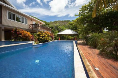 Secluded Oceanfront 4br Luxury Villa - Fully Staffed On Camp Bay Beach, Roatan